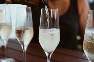Vin effervescent : définition et méthodes